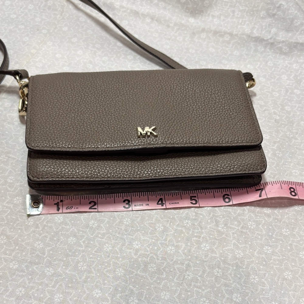 Michael Kors Wallet & Phone Crossbody Bag